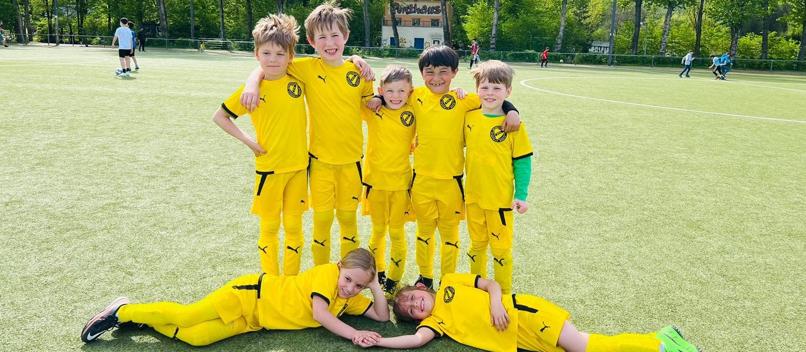 1 Feiertag, 2 Turniere: Die G-Jugend des SF Kladow kickt in den Mai