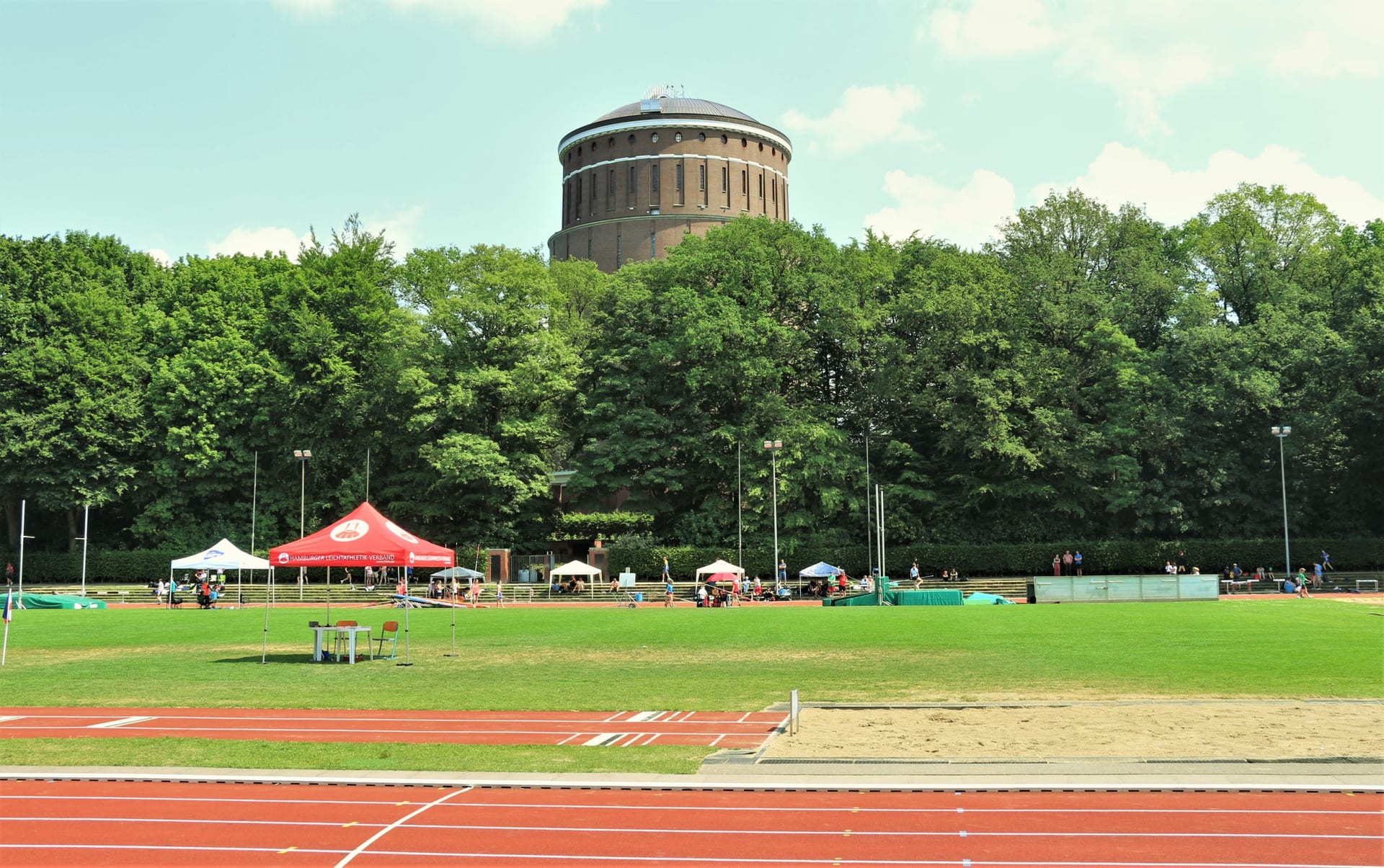 Spannender Juni bei den großen und kleinen Leichtathleten