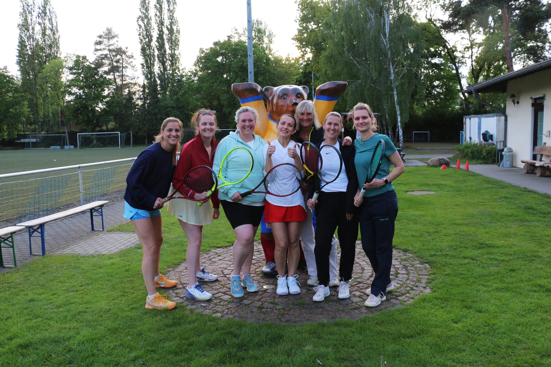 Tennis: Erfolgreiches Debüt * Damen 30 gewinnen eindrucksvoll erstes Verbandsspiel